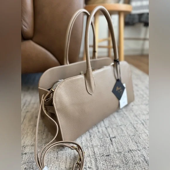 Claudia Firenze Pebbled Leather East-West Tote Bag - Picture 2 of 5